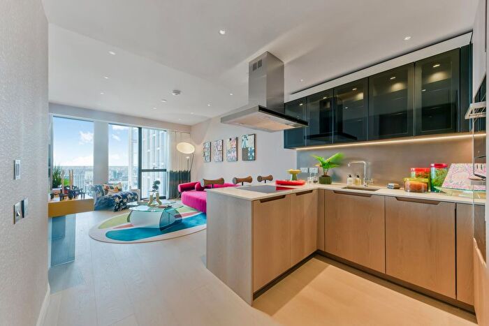 2 Bedroom Flat To Rent In River Park Tower, Nine Elms Lane, London, SW8