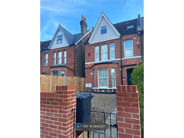 Studio To Rent In Auckland Road, London, SE19