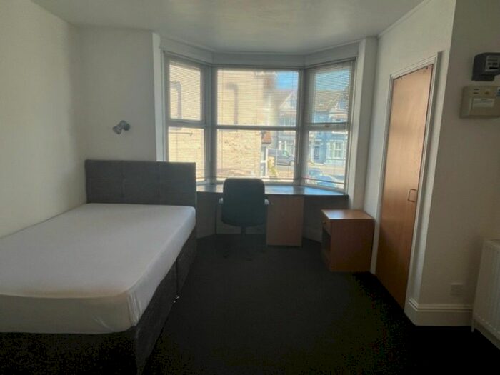 1 Bedroom Studio To Rent In North Hill, Mutley, Plymouth, PL4