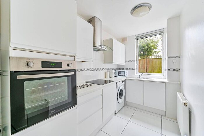 2 Bedroom Flat To Rent In Dinerman Court, St John's Wood, London, NW8