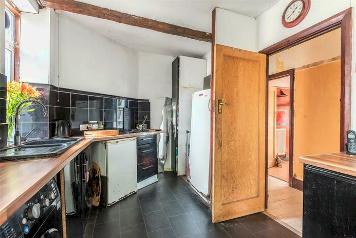 2 Bedroom Apartment For Sale In Stonegate Court, Buck Lane, Kingsbury, NW9