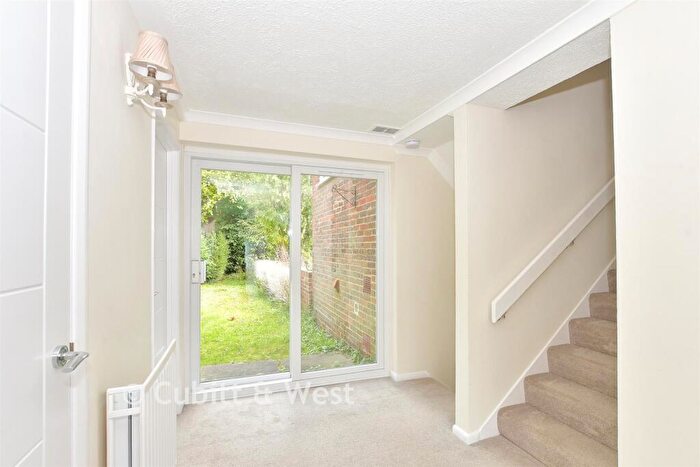 4 Bedroom Detached House For Sale In Dunedin Drive, Caterham, Surrey, CR3