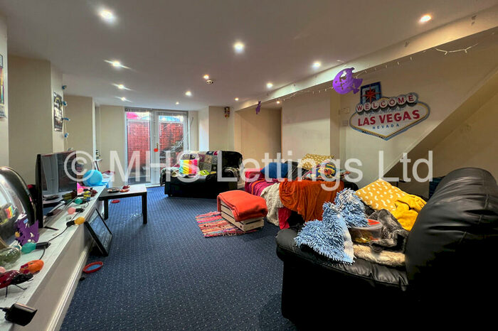 6 Bedroom Terraced House To Rent In Headingley Mount, Leeds, LS6