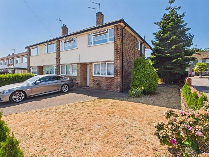 2 Bedroom Maisonette For Sale In Sidney Road, Walton-On-Thames, KT12