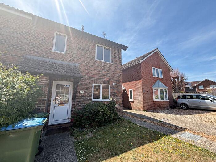 3 Bedroom Semi-Detached House To Rent In Elmcroft Place, Westergate, Chichester, PO20
