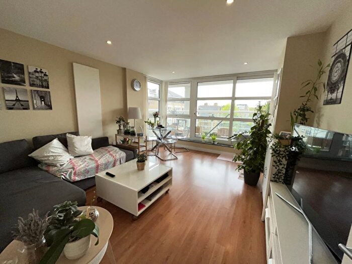 2 Bedroom Flat To Rent In Upper Richmond Road, London, SW15