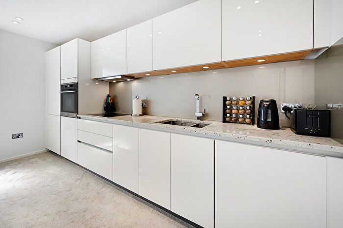 2 Bedroom Flat To Rent In Lowndes Square, Knightsbridge, London, SW1X