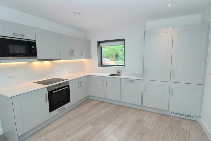 4 Bedroom House To Rent In Riverbank Way, Wallington, SM6