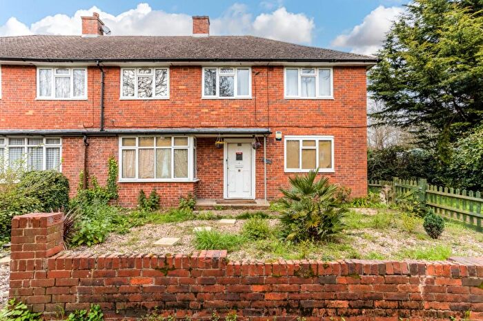 2 Bedroom Maisonette For Sale In Donne Place, Mitcham, CR4