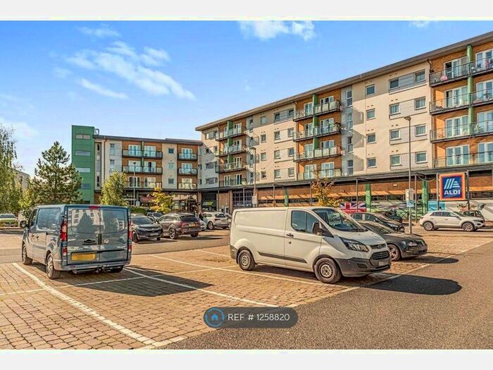2 Bedroom Flat To Rent In Parkhouse Court, Hatfield AL10