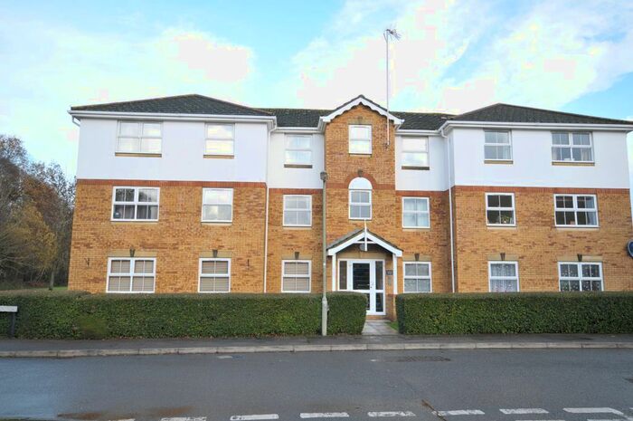 2 Bedroom Flat To Rent In Vickers Road, Aldershot, GU12