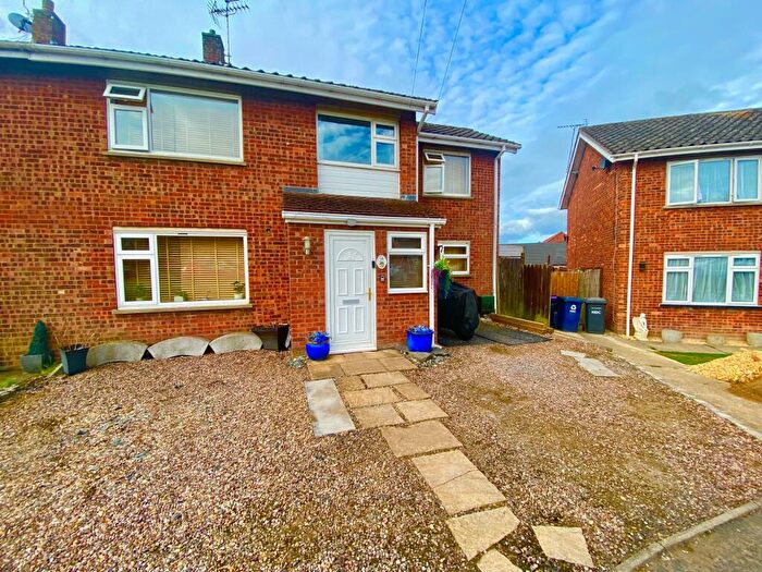 5 Bedroom Semi-Detached House For Sale In Royce Road, Alwalton, Cambridgeshire, PE7