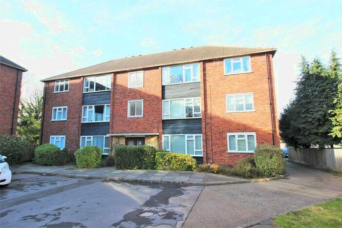 2 Bedroom Flat To Rent In Winchmore Hill Road, London, N21