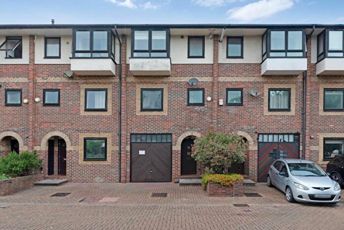 3 Bedroom Terraced House For Sale In Barnfield Place, E14