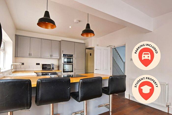 6 Bedroom Semi Detached House To Rent In Kingsholm Road, Southmead, Bristol, BS10