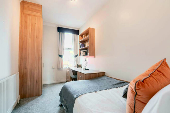 4 Bedroom Flat To Rent In North Lane, Leeds, LS6