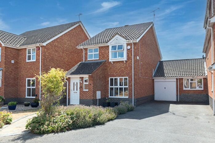 3 Bedroom Link Detached House For Sale In Lavender Close, Luton, Bedfordshire, LU2