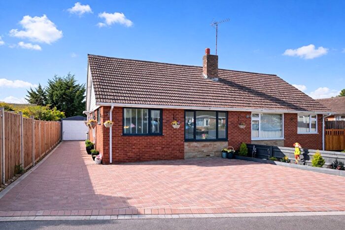 2 Bedroom Bungalow For Sale In Molloy Road, Shadoxhurst, Ashford, TN26
