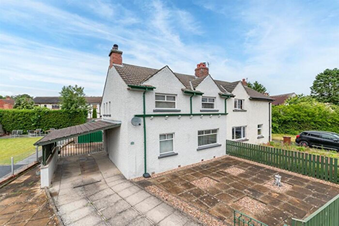 3 Bedroom Semi-Detached House For Sale In The Oval, Otley, LS21