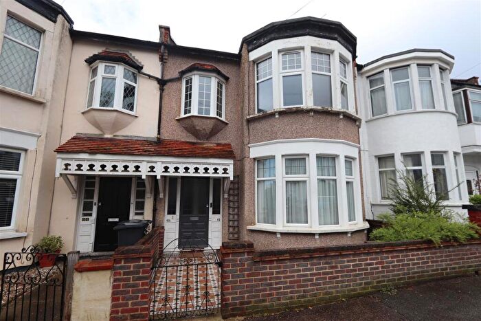 2 Bedroom Flat To Rent In Westminster Drive, Westcliff On Sea, SS0