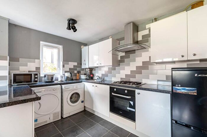 1 Bedroom Flat To Rent In Wrentham Avenue, , Queen's Park, London, NW10
