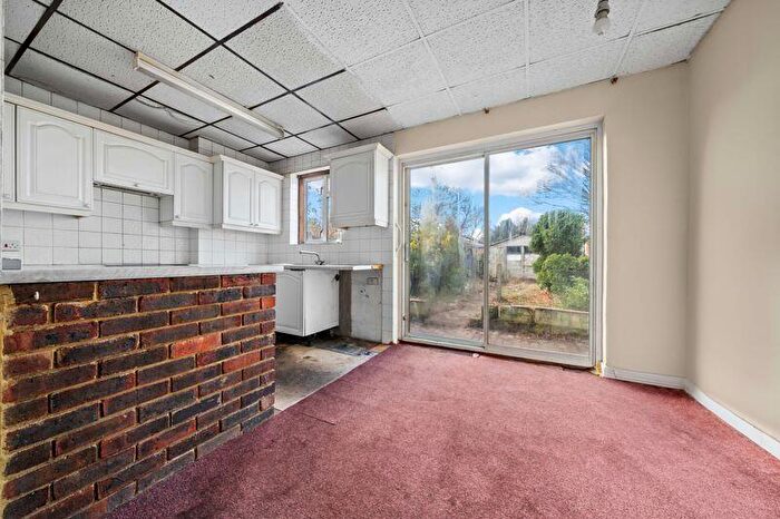 3 Bedroom Terraced House For Sale In Pembury Avenue, Worcester Park, KT4