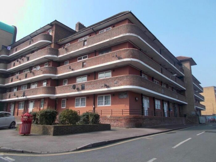 2 Bedroom Flat To Rent In Barnfield Road, London, SE18