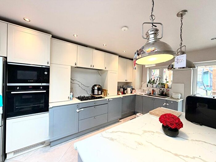 4 Bedroom Terraced House For Sale In Tottenhall Road, Palmers Green, N13