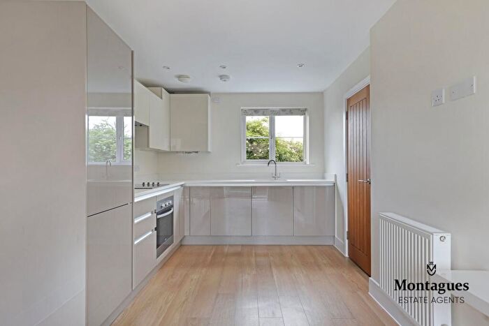 2 Bedroom Duplex To Rent In Station Approach, Theydon Bois, CM16
