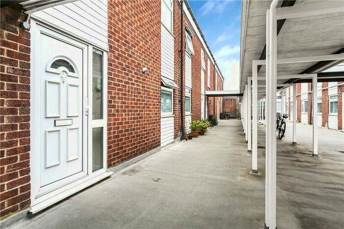 1 Bedroom Flat To Rent In Thurlestone Parade, High Street, Shepperton, Surrey, TW17