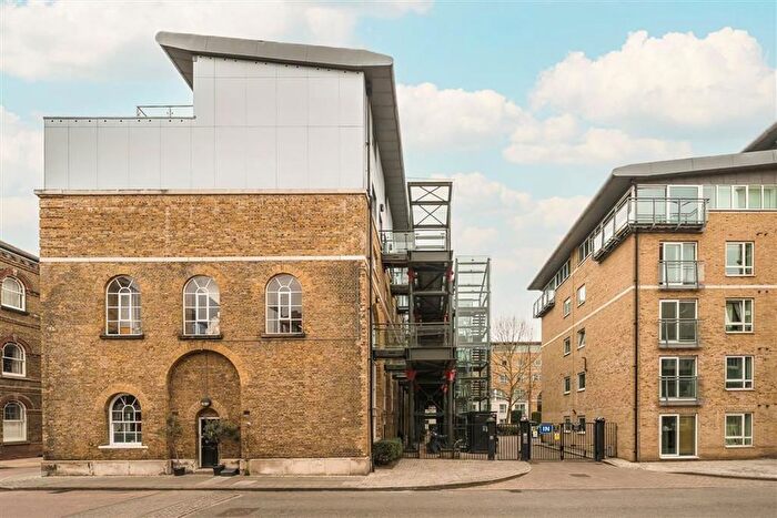 2 Bedroom Flat For Sale In Hopton Road, Woolwich, SE18