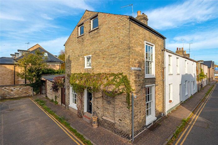 2 Bedroom End Terrace House For Sale In Blossom Street, Cambridge, Cambridgeshire, CB1