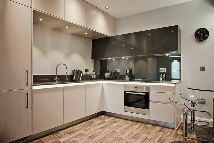 2 Bedroom Flat To Rent In St Thomas Street, OX1