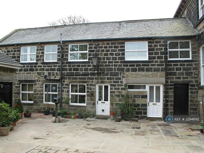 2 Bedroom Flat To Rent In West Hill Grange, Horsforth, Leeds, LS18