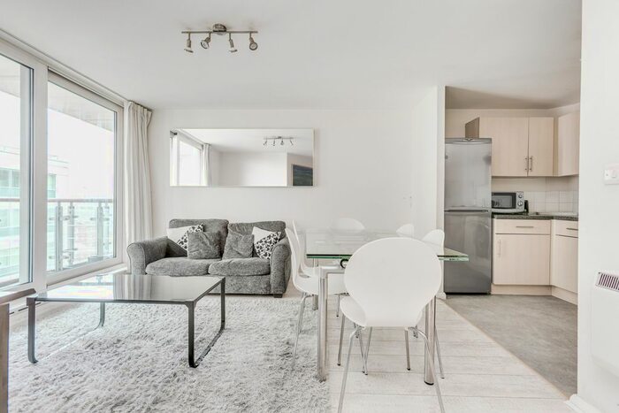 2 Bedroom Flat To Rent In Hanover House, St George Wharf, SW8