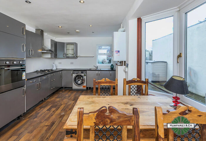 4 Bedroom Semi-Detached House To Rent In Melville Road, Walthamstow, E17