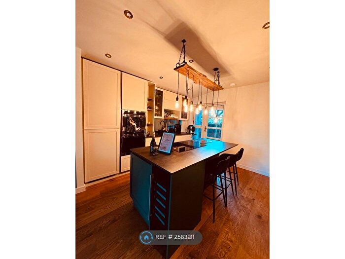 2 Bedroom Flat To Rent In Sauchiehall St, Glasgow, G3