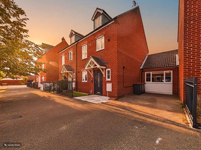 4 Bedroom Semi-Detached House For Sale In Ashmead Road, Bedford, MK41