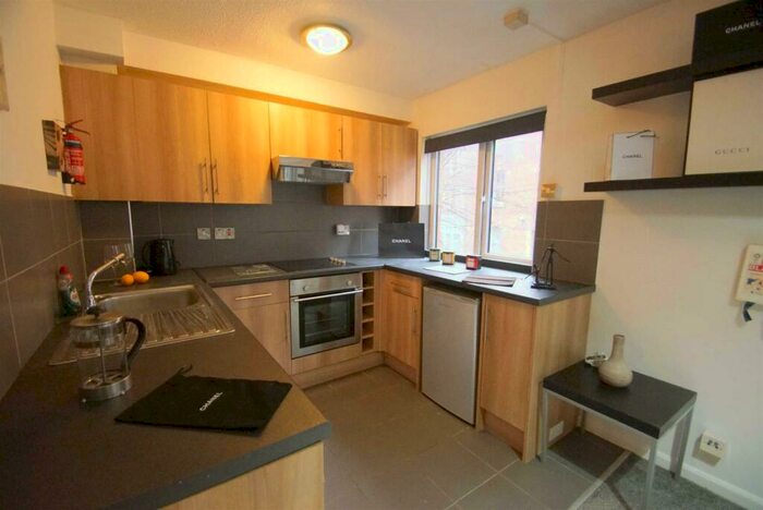 1 Bedroom Flat To Rent In Chantrell Court, Leeds City Centre, Leeds, LS2