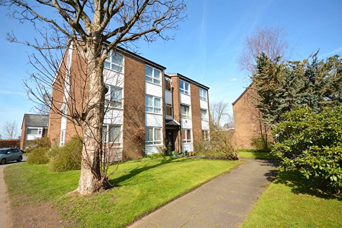 2 Bedroom Flat For Sale In Mauldeth Close, Heaton Mersey, SK4