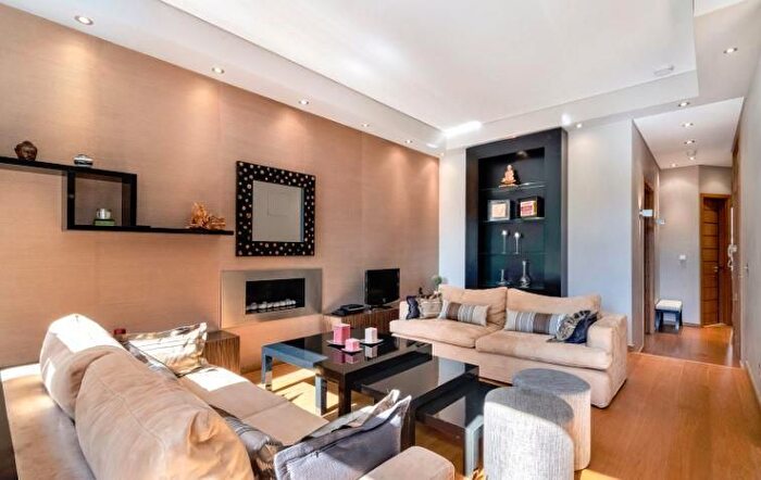 3 Bedroom Flat To Rent In Trinity Way, Acton, London, W3