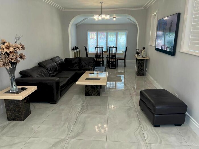 6 Bedroom Semi-Detached House To Rent In Berther Road, Romford, RM11