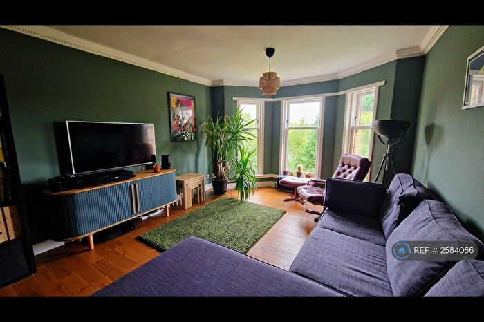 3 Bedroom Flat To Rent In Hughenden Gardens, Glasgow, G12
