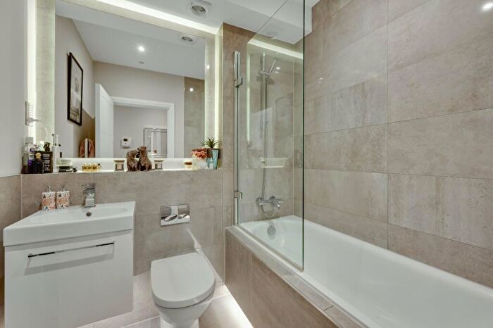 1 Bedroom Apartment For Sale In Baker Street, Weybridge, Surrey, KT13