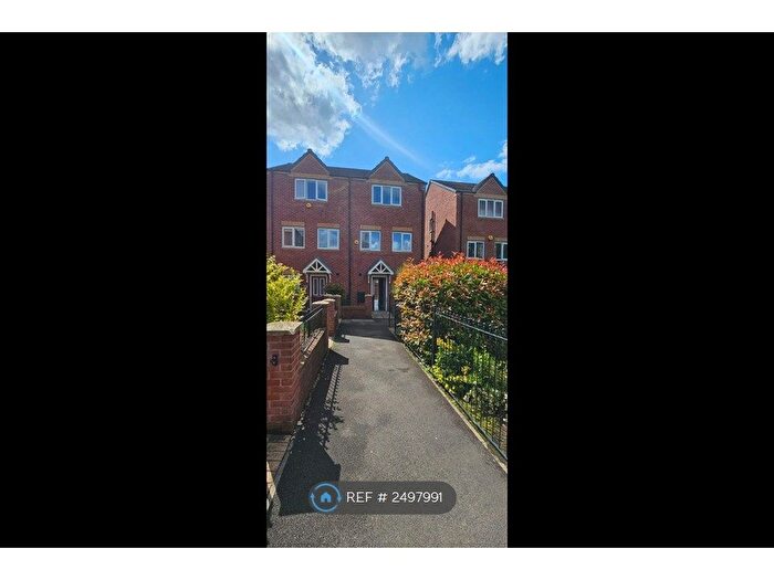4 Bedroom Terraced House To Rent In Hexagon Close, Manchester, M9
