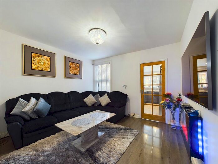 2 Bedroom Terraced House For Sale In Collis Street, Reading, Berkshire, RG2