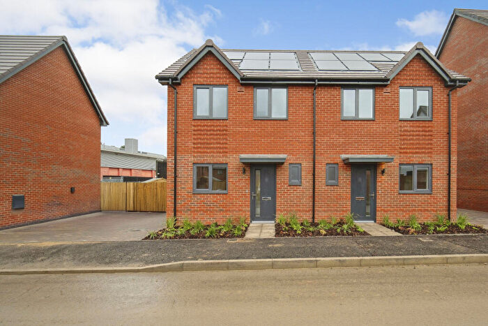 2 Bedroom End Of Terrace House To Rent In Wilks Road, Crowthorne, RG45