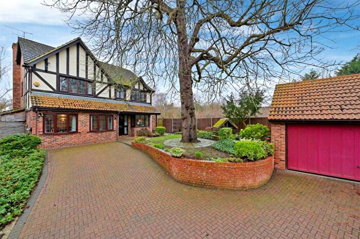5 Bedroom Detached House For Sale In Yew Tree Close, Maidenhead, Berkshire, SL6