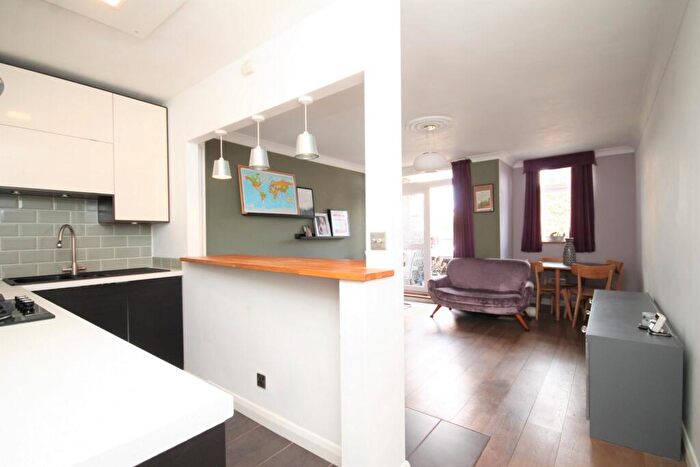 1 Bedroom Flat To Rent In Bracknell Close, Wood Green, N22