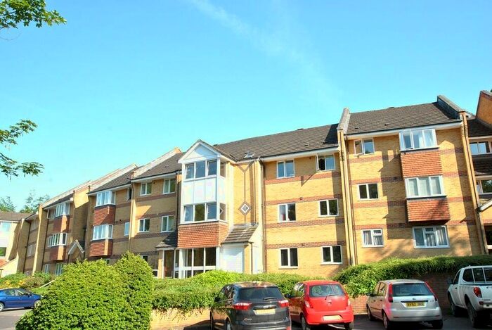 2 Bedroom Apartment To Rent In Wheeler Court, Armour Hill, Reading, RG31